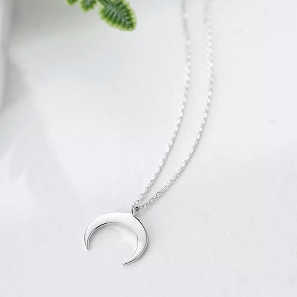 Boho Silver Moon Necklace. New!!!